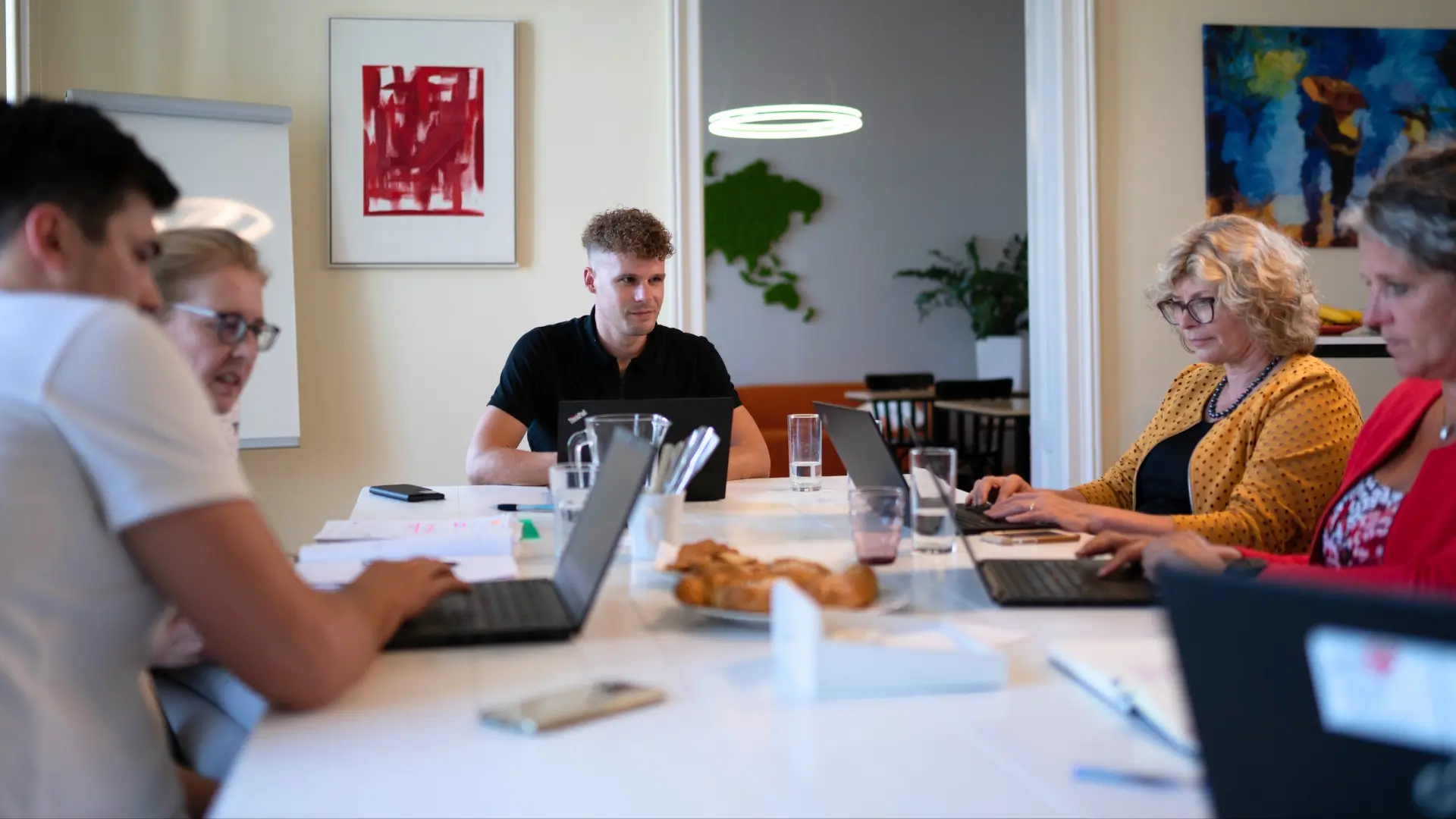KI-Beratung für Unternehmen – Team in der Zusammenarbeit